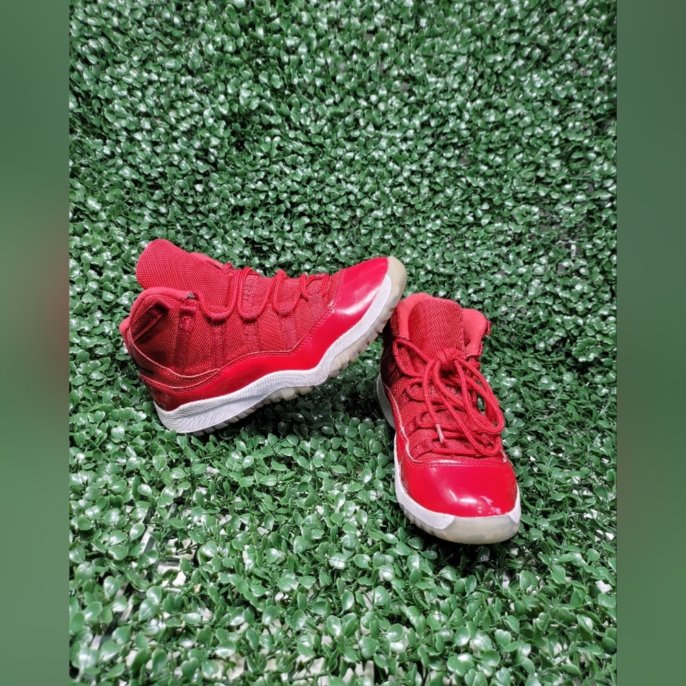 Nike Air Jordan 11 Win Like 96 size 3y